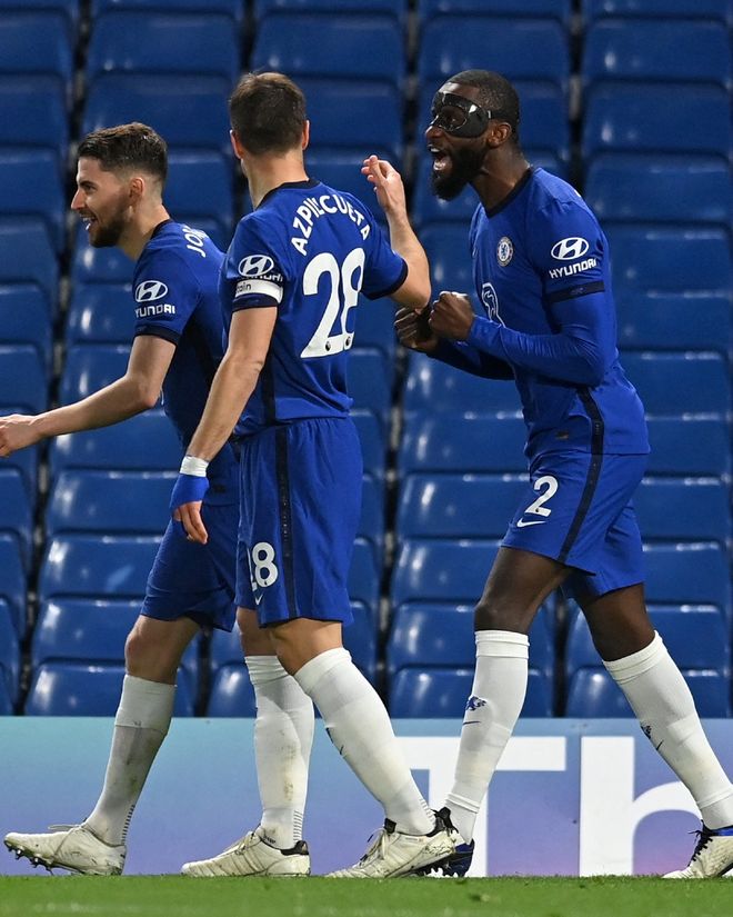 随着皇家社会爆冷1-2赫罗纳，西甲最新积分榜出炉：三雄争霸（皇家社会1-2冷负赫罗纳，西甲新积分榜出炉：三强争霸）