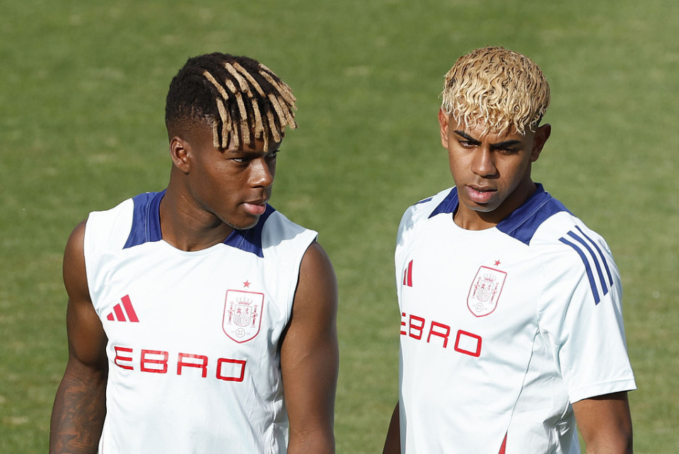 支持河南队，一河南球迷从航体骑三轮车前往足协杯决赛地苏州（为河南队助威，河南球迷骑三轮车自航体出发奔赴苏州足协杯决赛）