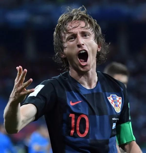 奥尔莫进球的艺术作品：26次传球，巴萨团队配合的巅峰演绎（26次传递铸就奥尔莫神作：巴萨团队配合的极致呈现）