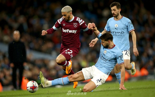 “苏超”决赛进行在即，人民海军泰州舰、南通舰为主队加油（“苏超”决赛在即，人民海军泰州舰、南通舰为主队助威）